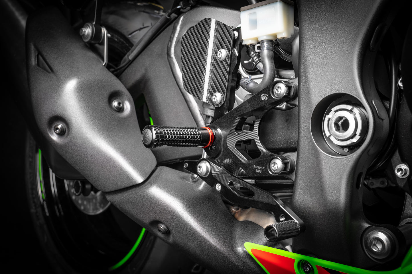 GILLES FXR Fußrastenanlage Kawasaki ZX10R schwarz