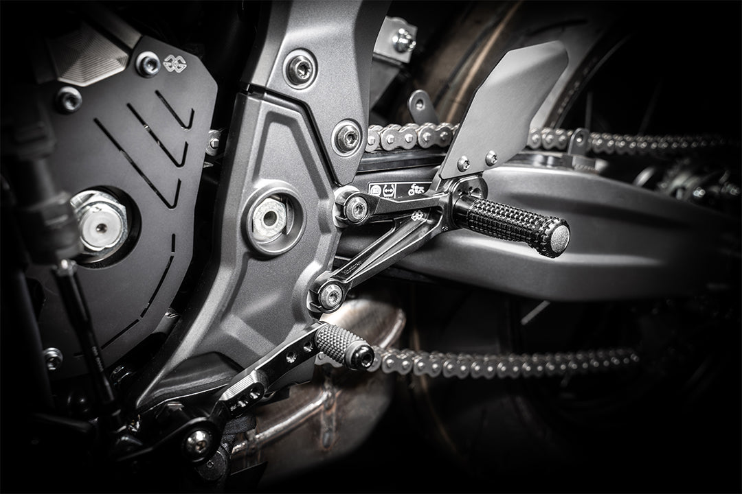 GILLES FXR Fußrastenanlage YZF-R7 RM39 schwarz