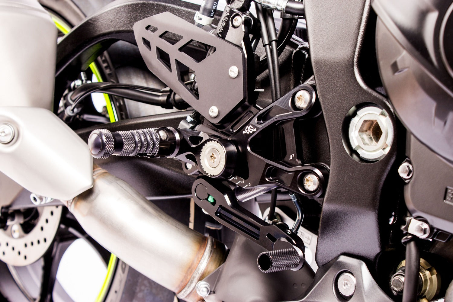 GILLES MUE2 Fußrastenanlage GSXR1000(R) DM schwarz