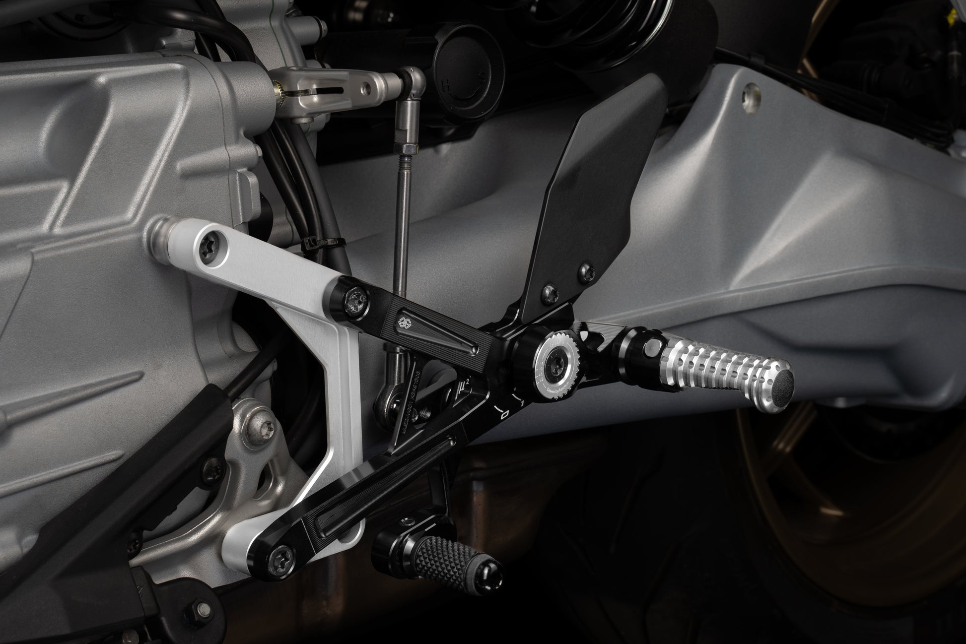 GILLES MUE2 Fußrastenanlage Moto Guzzi V100 Stelvi